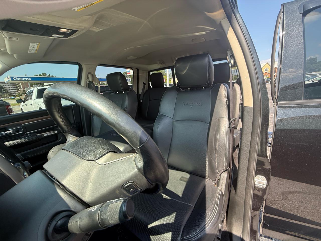 RAM 1500 Laramie 4x4 Crew Cab 5'7" Box 2017