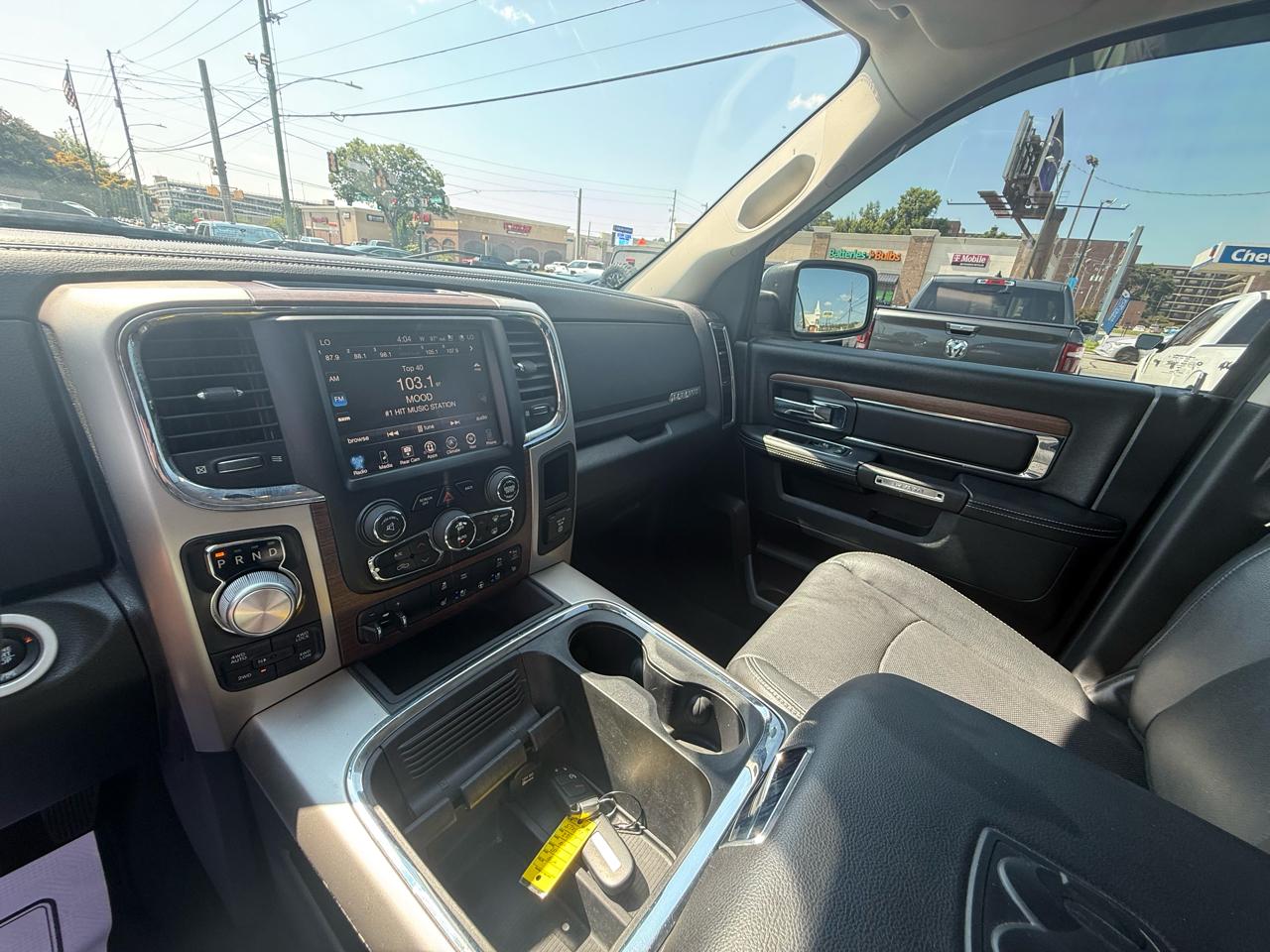 RAM 1500 Laramie 4x4 Crew Cab 5'7" Box 2017