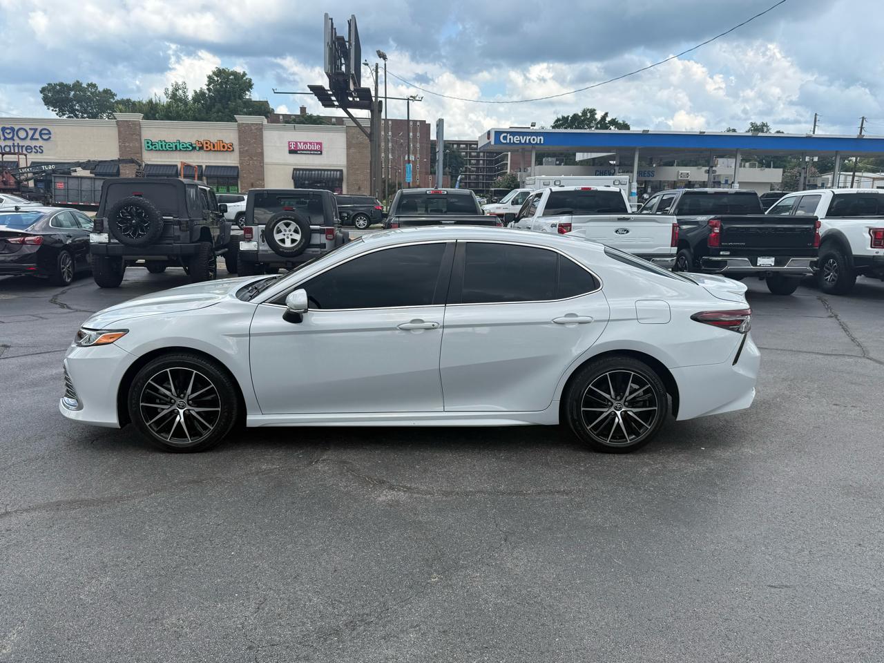 Toyota Camry SE Auto (Natl) 2024