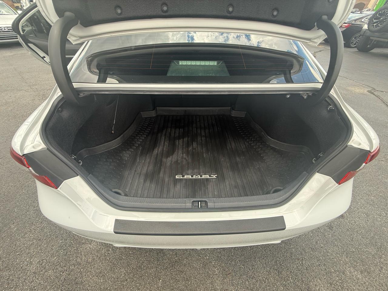 Toyota Camry SE Auto (Natl) 2024