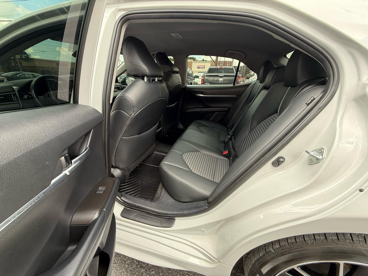 Toyota Camry SE Auto (Natl) 2024
