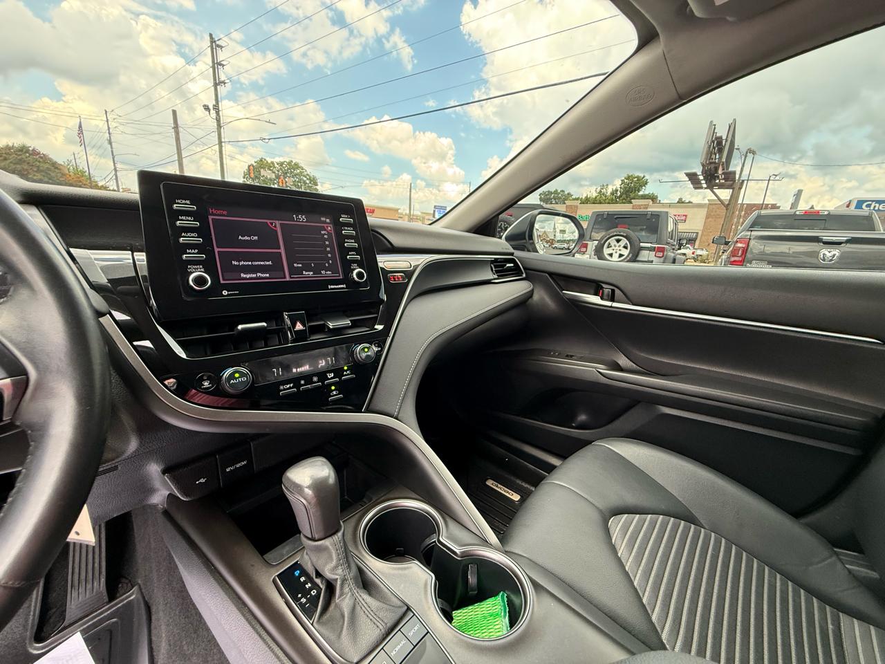 Toyota Camry SE Auto (Natl) 2024