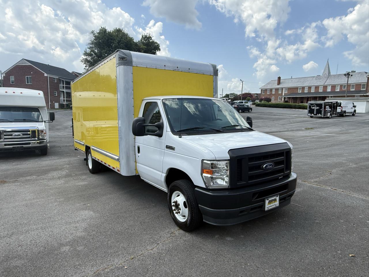 Ford E-Series Cutaway E-350 SRW 138" WB 2022