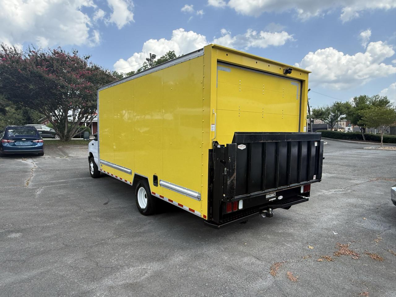 Ford E-Series Cutaway E-350 SRW 138" WB 2022
