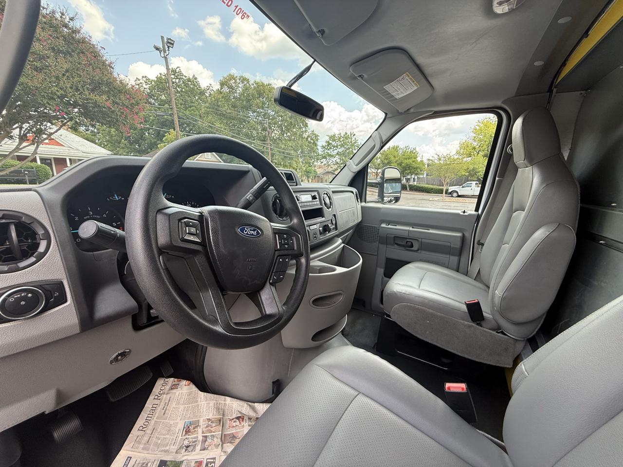 Ford E-Series Cutaway E-350 SRW 138" WB 2022