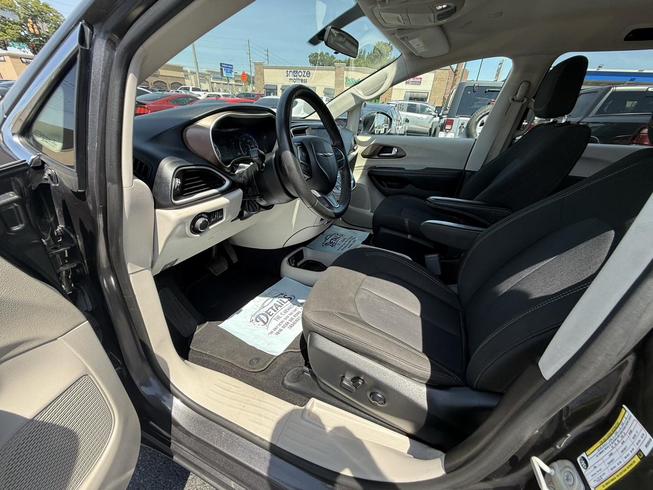 Chrysler Voyager LX FWD 2022