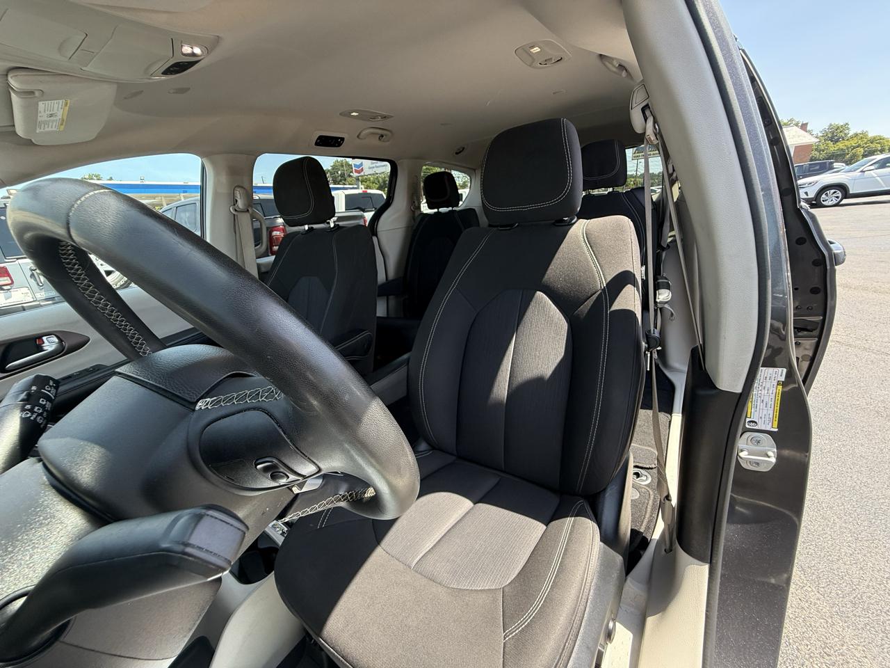 Chrysler Voyager LX FWD 2022