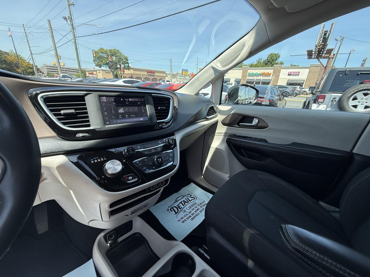 Chrysler Voyager LX FWD 2022