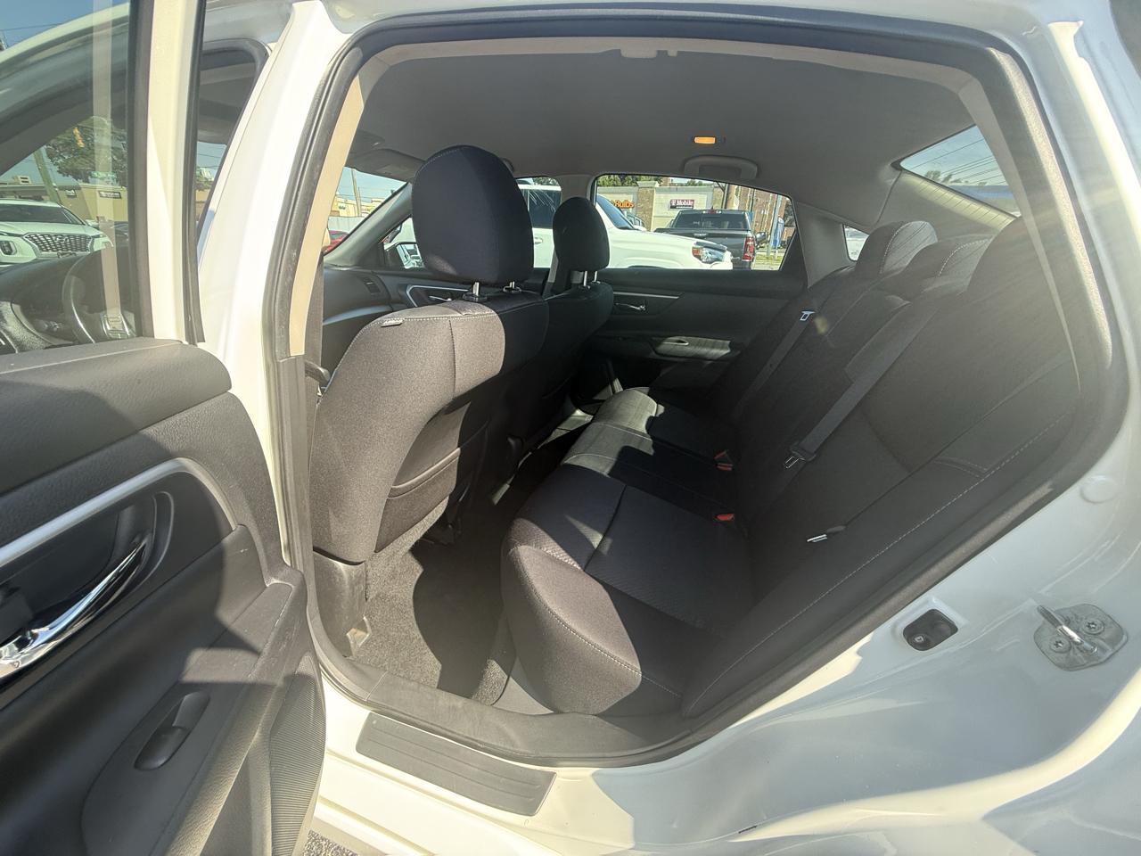 Nissan Altima 4dr Sdn I4 2.5 SR 2016