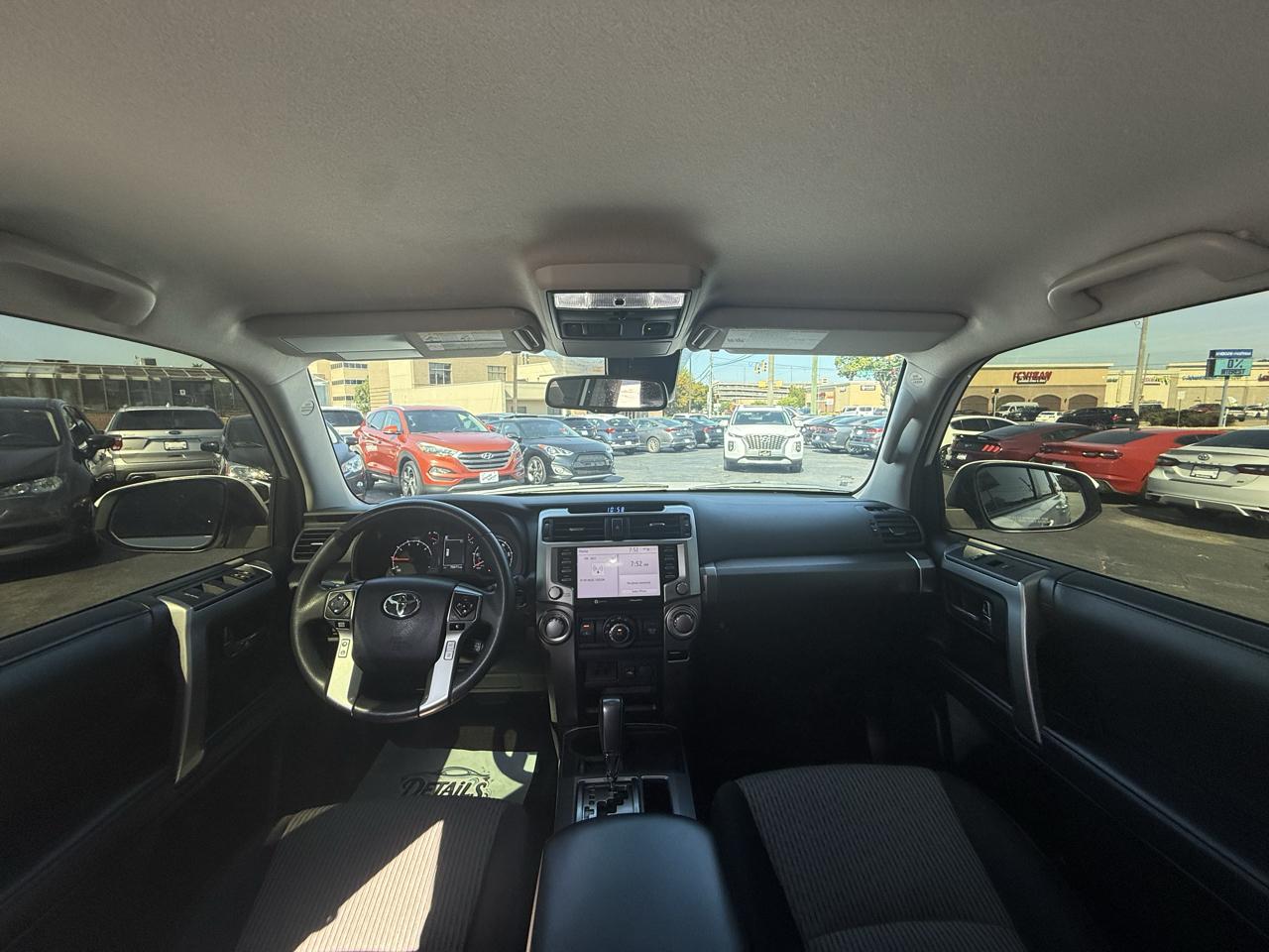 Toyota 4Runner SR5 2WD (Natl) 2022