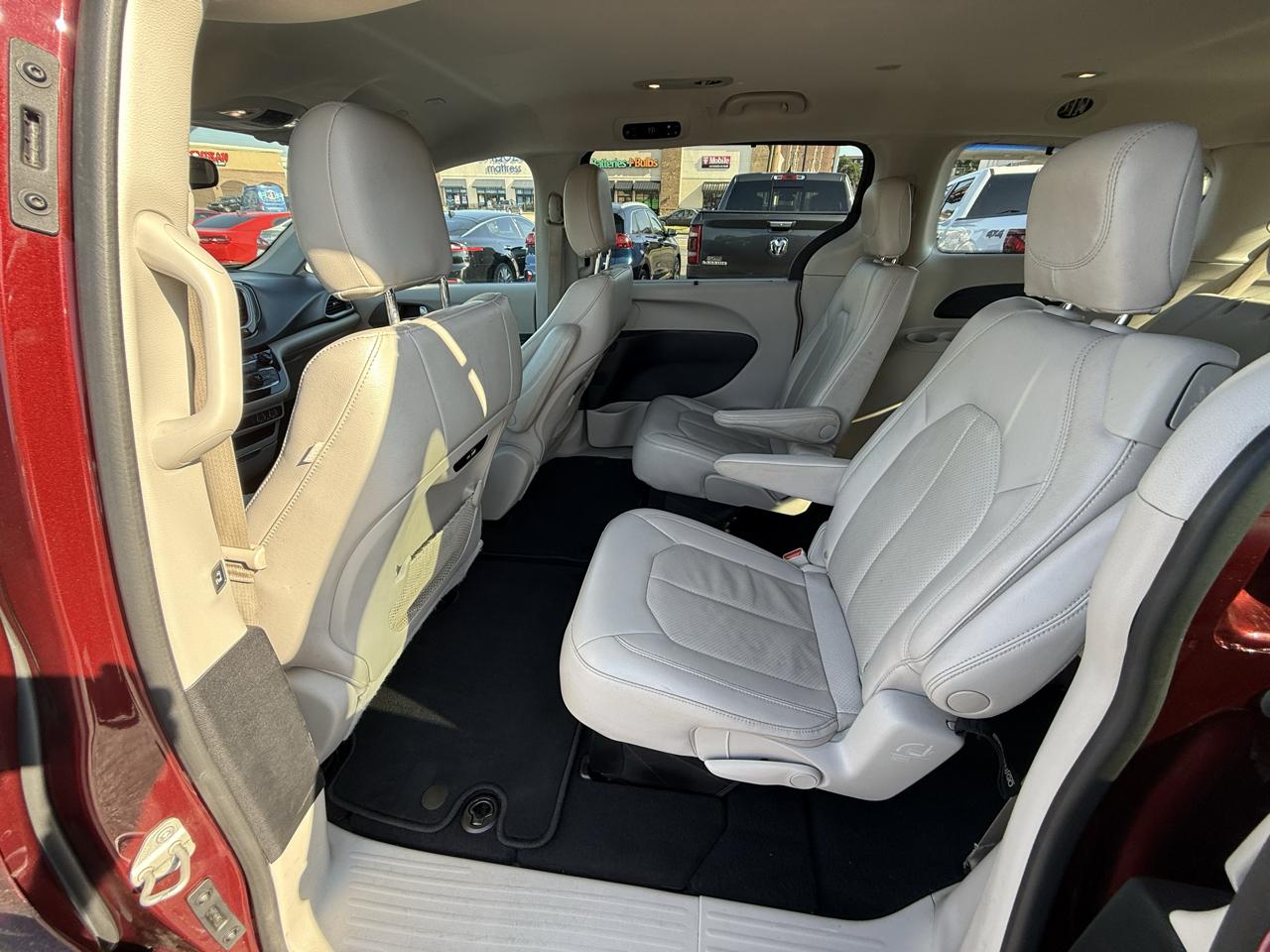Chrysler Pacifica Touring L FWD 2021