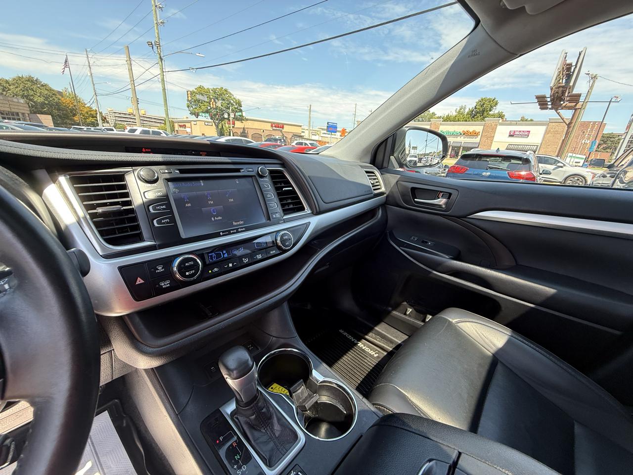 Toyota Highlander XLE V6 AWD (Natl) 2019