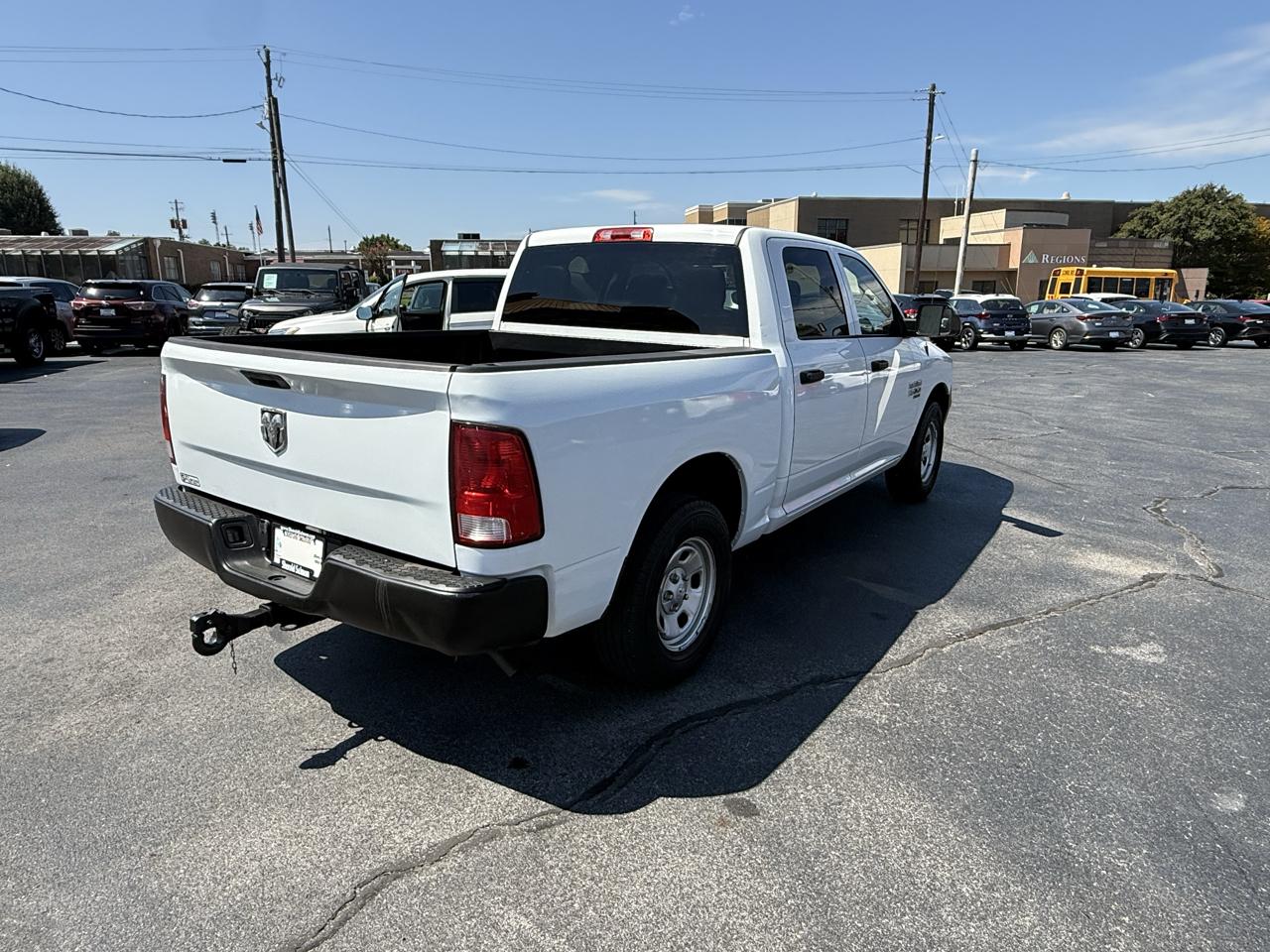 RAM 1500 Classic Tradesman 4x4 Crew Cab 5'7" Box 2022