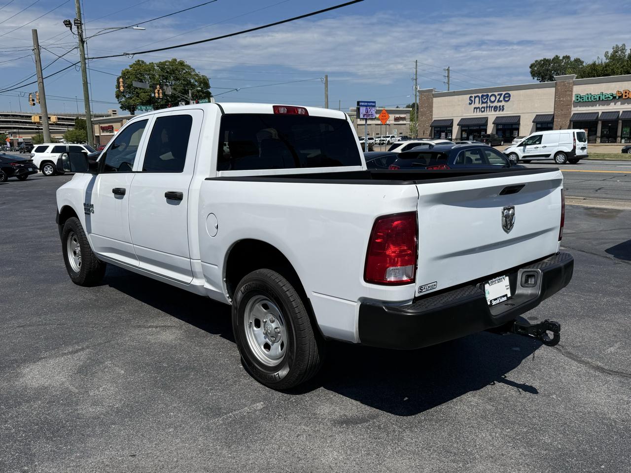 RAM 1500 Classic Tradesman 4x4 Crew Cab 5'7" Box 2022