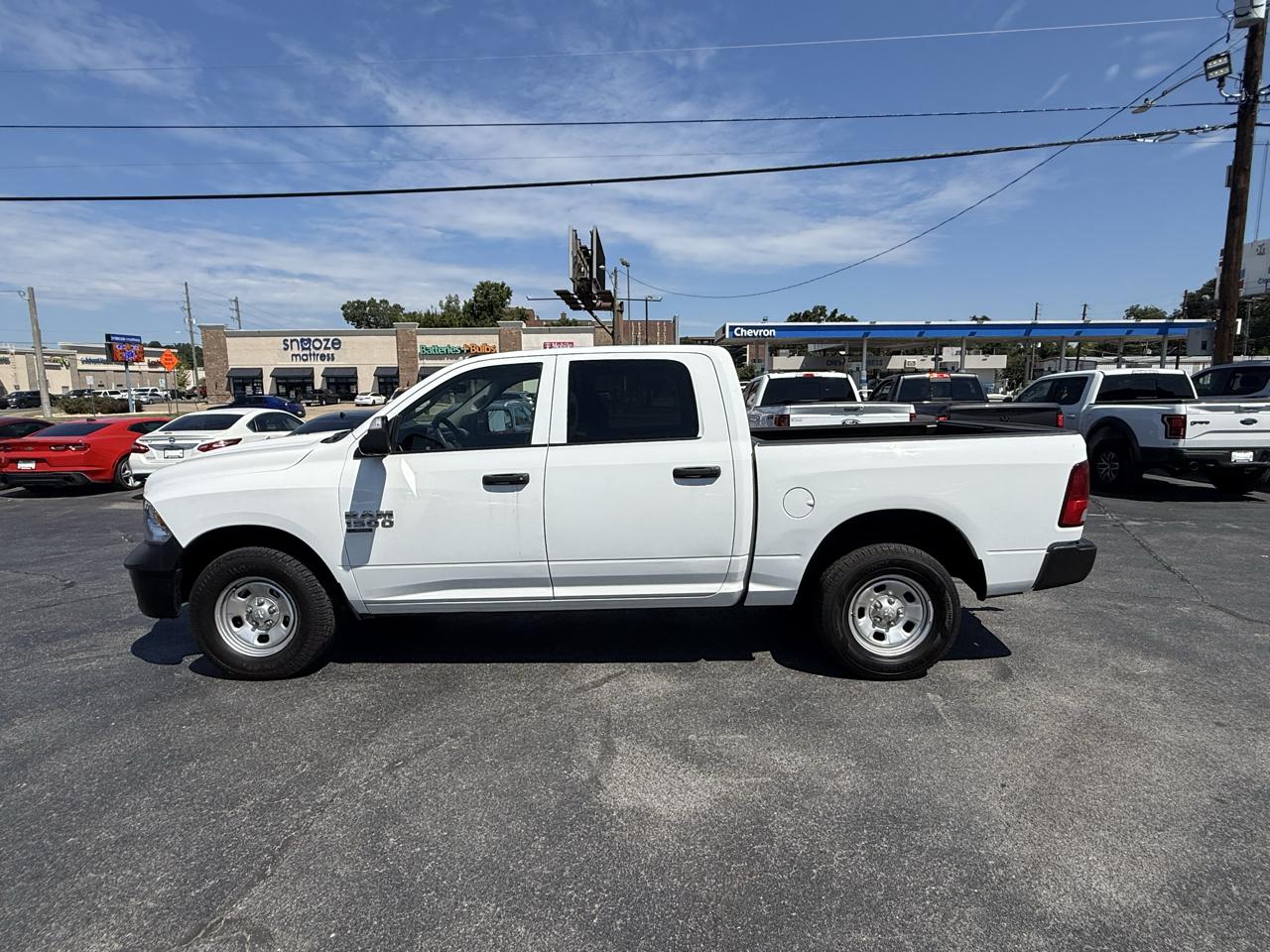 RAM 1500 Classic Tradesman 4x4 Crew Cab 5'7" Box 2022