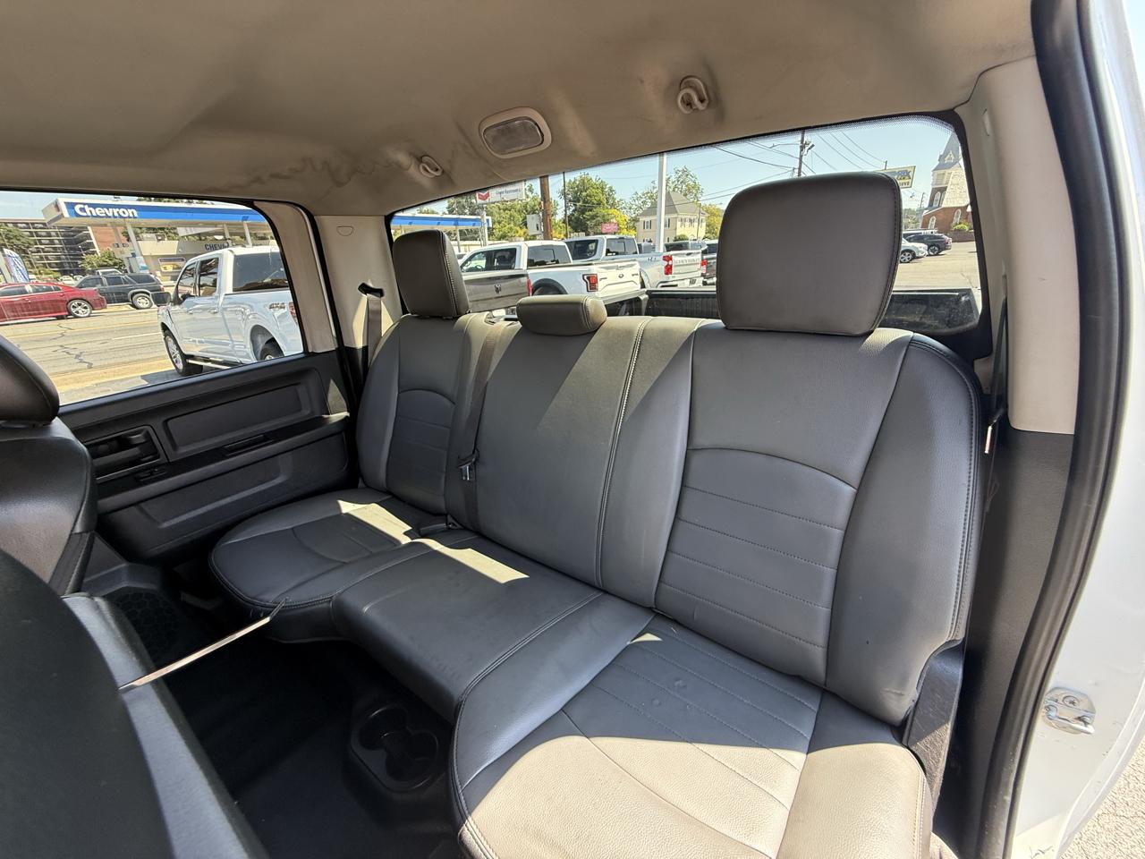 RAM 1500 Classic Tradesman 4x4 Crew Cab 5'7" Box 2022