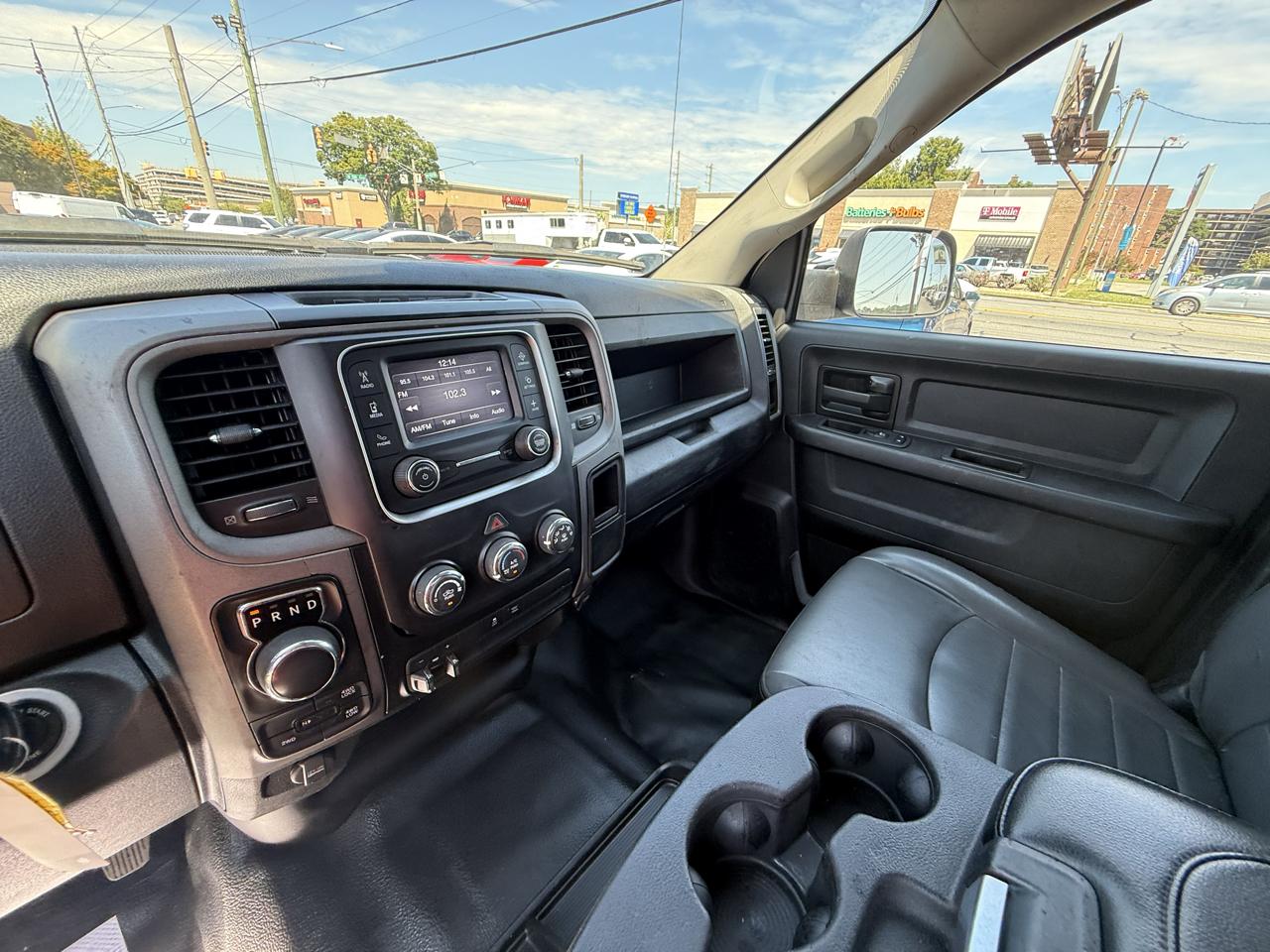 RAM 1500 Classic Tradesman 4x4 Crew Cab 5'7" Box 2022