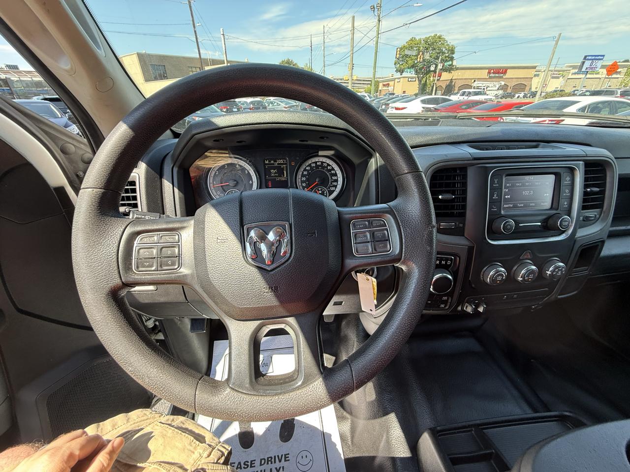 RAM 1500 Classic Tradesman 4x4 Crew Cab 5'7" Box 2022