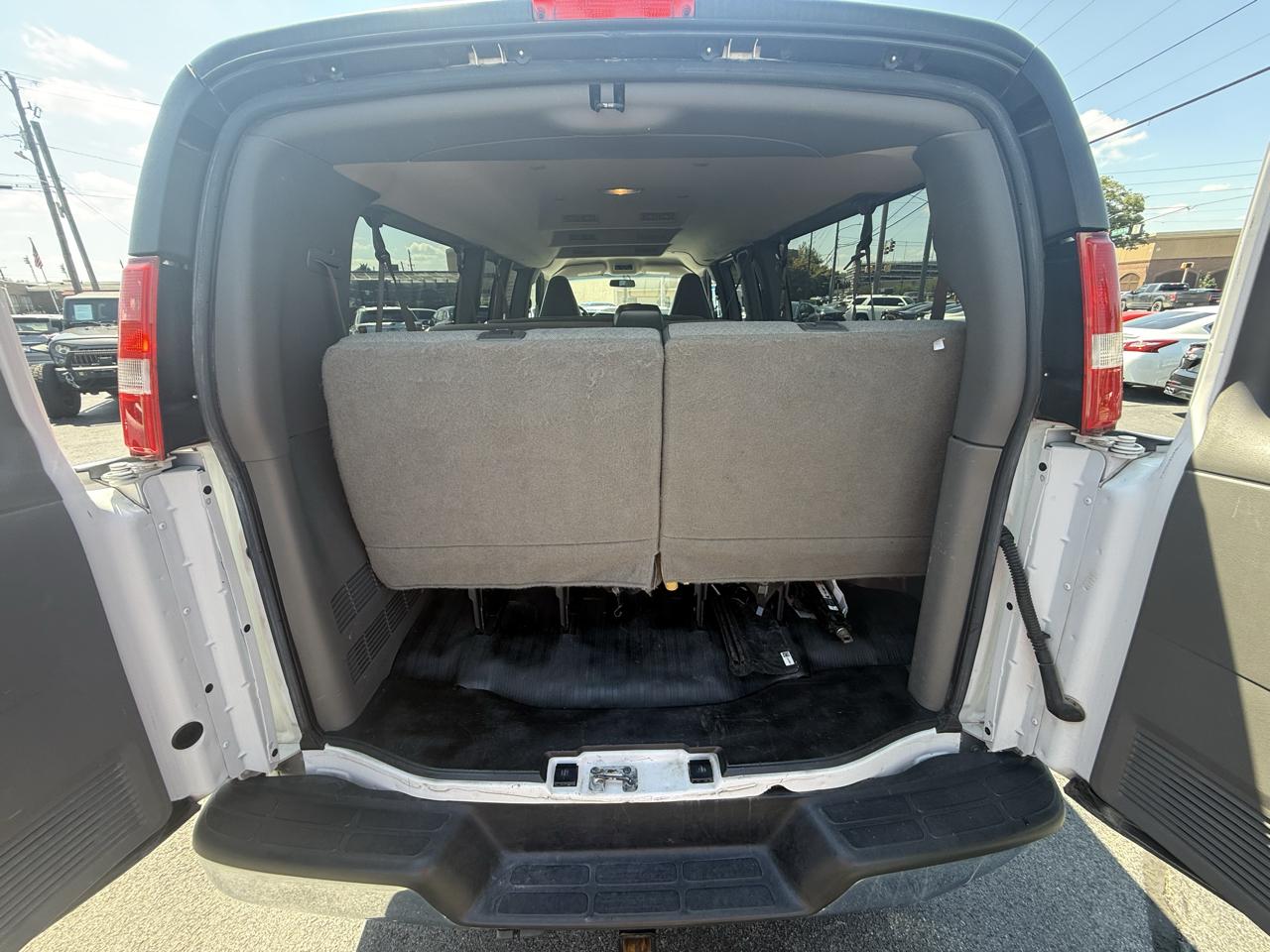 GMC Savana Passenger RWD 3500 155" LS 2023