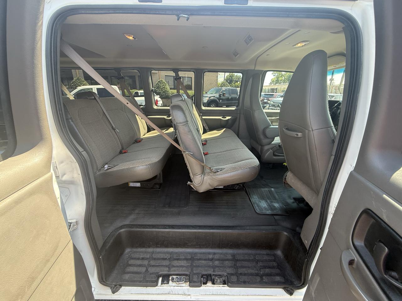 GMC Savana Passenger RWD 3500 155" LS 2023