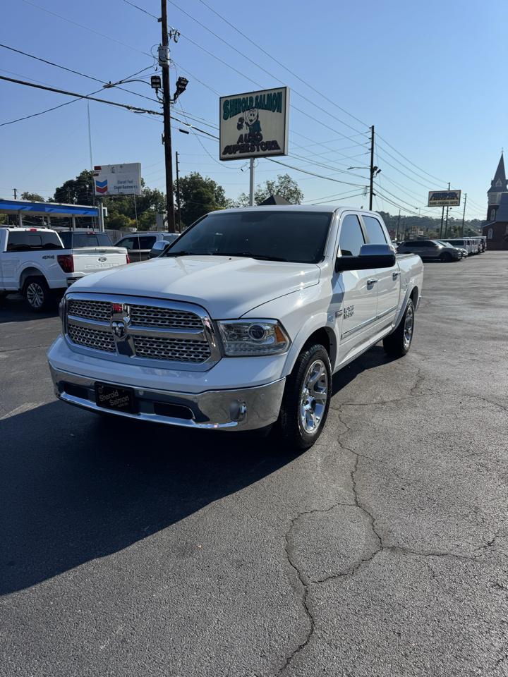 RAM 1500 Laramie 4x4 Crew Cab 5'7" Box 2017