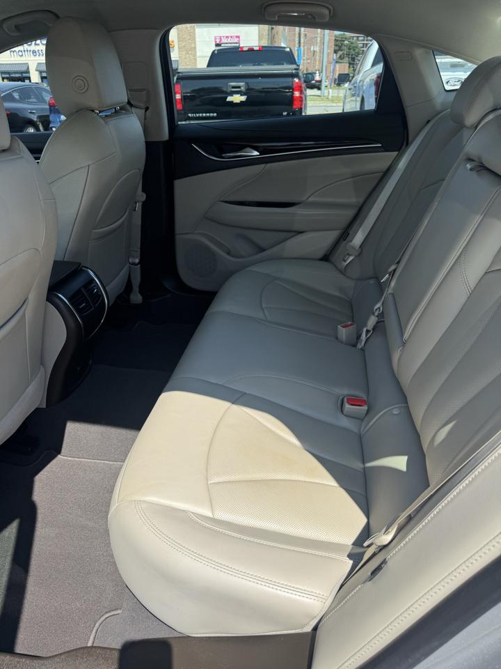 Buick LaCrosse 4dr Sdn Essence FWD 2017