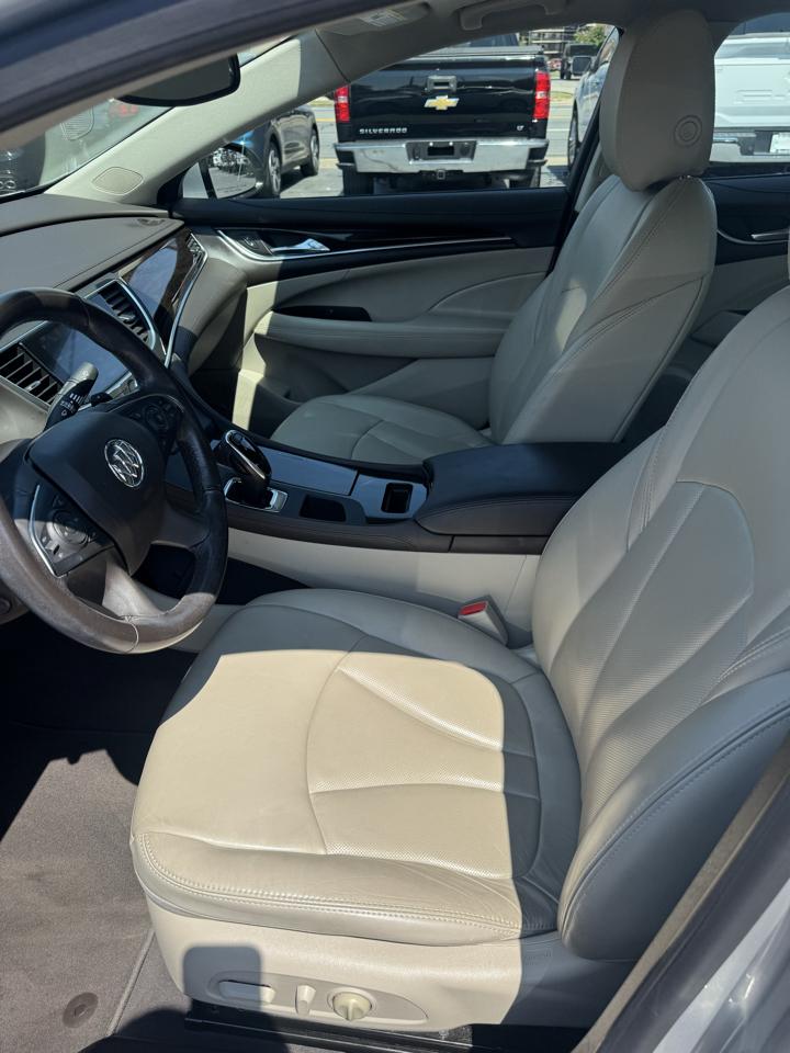 Buick LaCrosse 4dr Sdn Essence FWD 2017