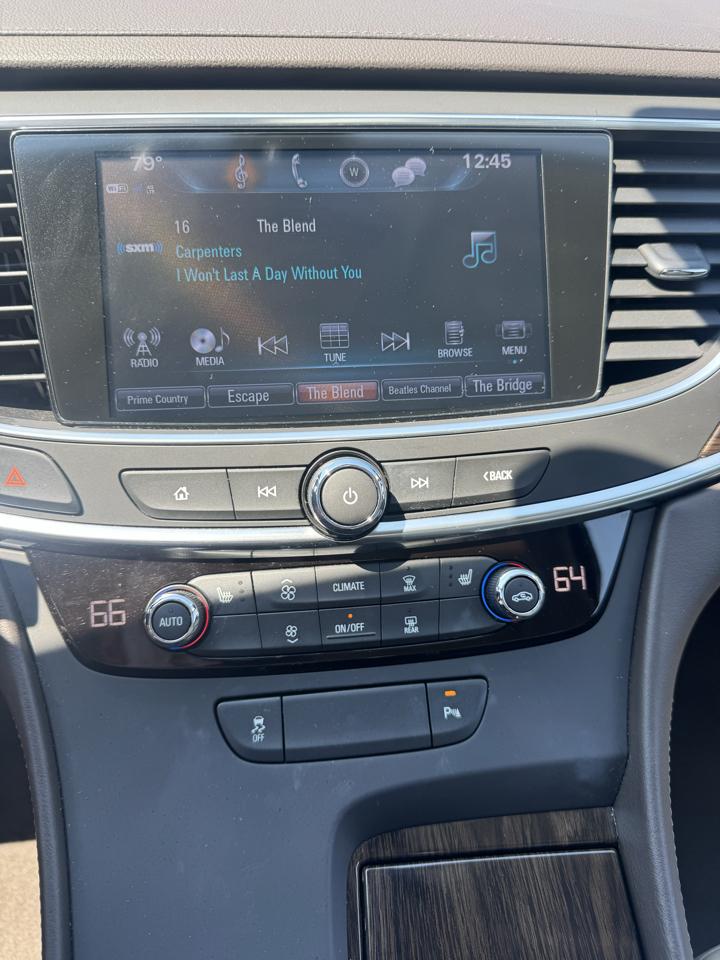 Buick LaCrosse 4dr Sdn Essence FWD 2017