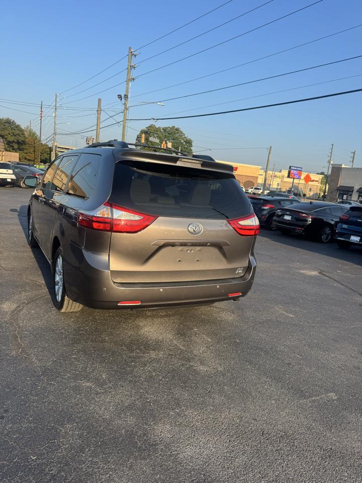 Toyota Sienna Limited Premium AWD 7-Passenger (Natl) 2017