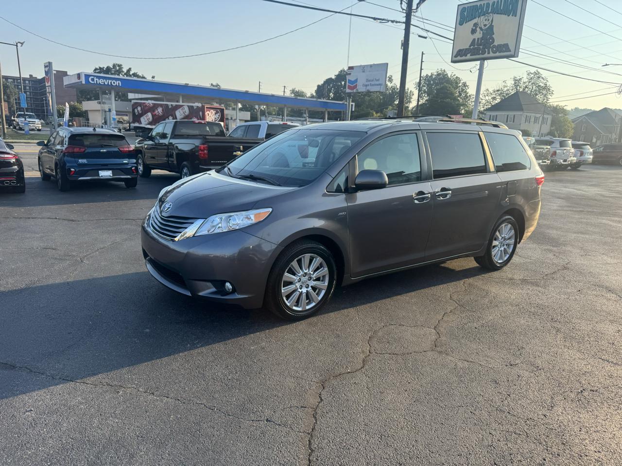 Toyota Sienna Limited Premium AWD 7-Passenger (Natl) 2017
