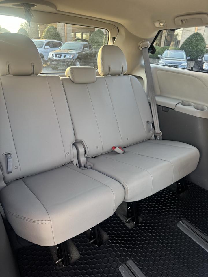 Toyota Sienna Limited Premium AWD 7-Passenger (Natl) 2017