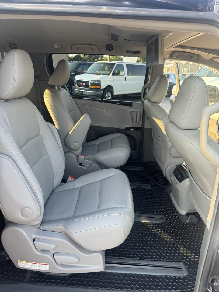 Toyota Sienna Limited Premium AWD 7-Passenger (Natl) 2017
