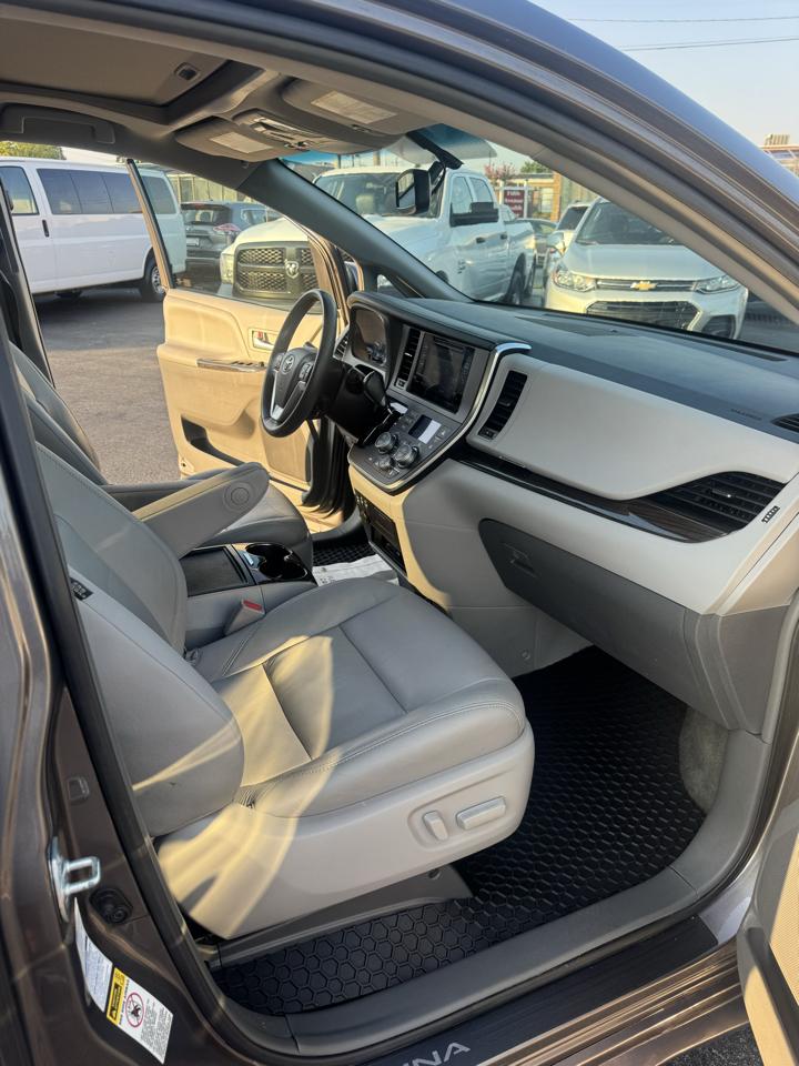 Toyota Sienna Limited Premium AWD 7-Passenger (Natl) 2017