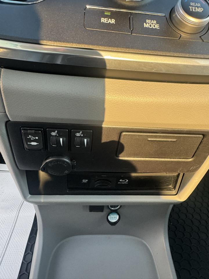 Toyota Sienna Limited Premium AWD 7-Passenger (Natl) 2017