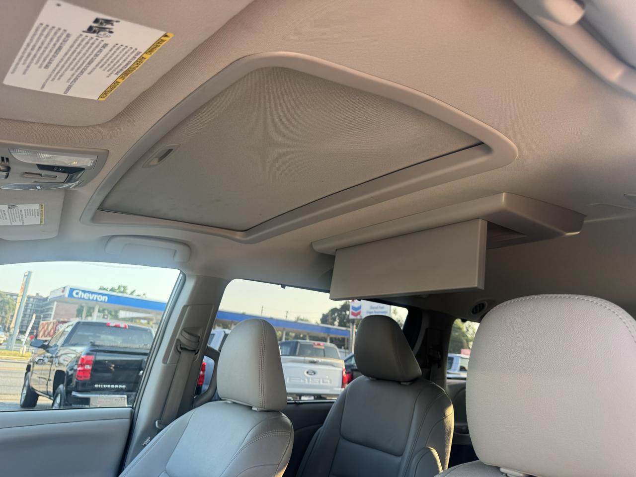Toyota Sienna Limited Premium AWD 7-Passenger (Natl) 2017