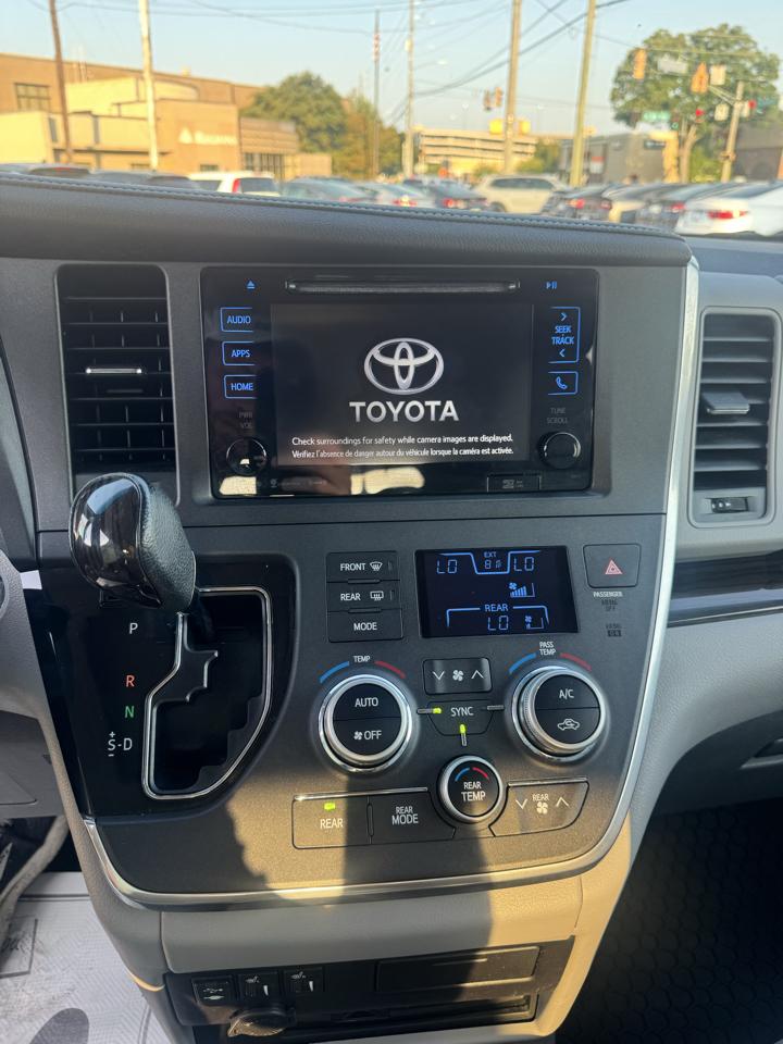 Toyota Sienna Limited Premium AWD 7-Passenger (Natl) 2017