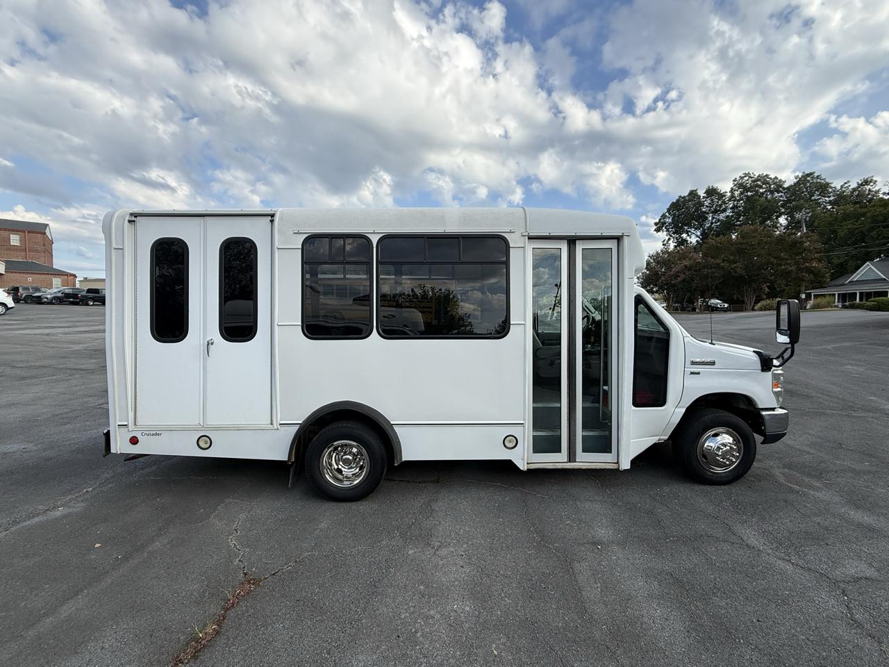Ford Econoline Commercial Cutaway E-350 Super Duty 138" DRW 2016