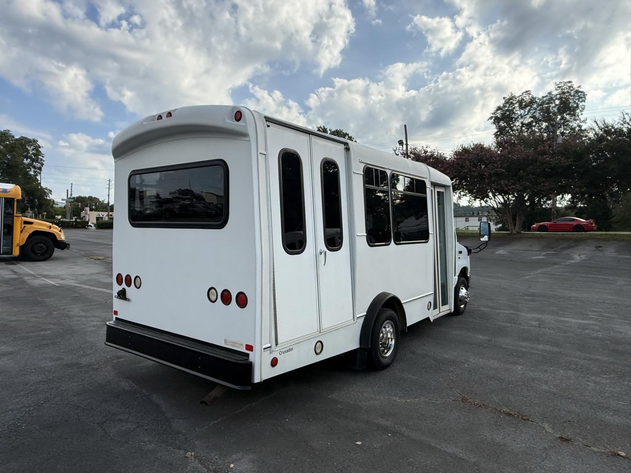 Ford Econoline Commercial Cutaway E-350 Super Duty 138" DRW 2016