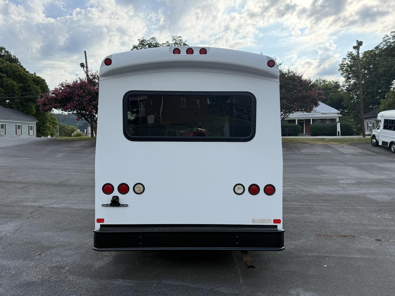 Ford Econoline Commercial Cutaway E-350 Super Duty 138" DRW 2016