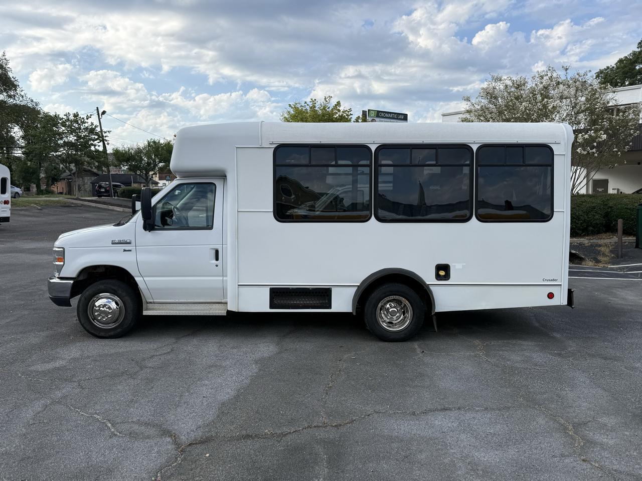 Ford Econoline Commercial Cutaway E-350 Super Duty 138" DRW 2016
