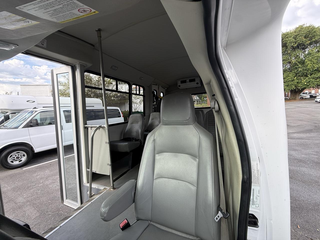 Ford Econoline Commercial Cutaway E-350 Super Duty 138" DRW 2016
