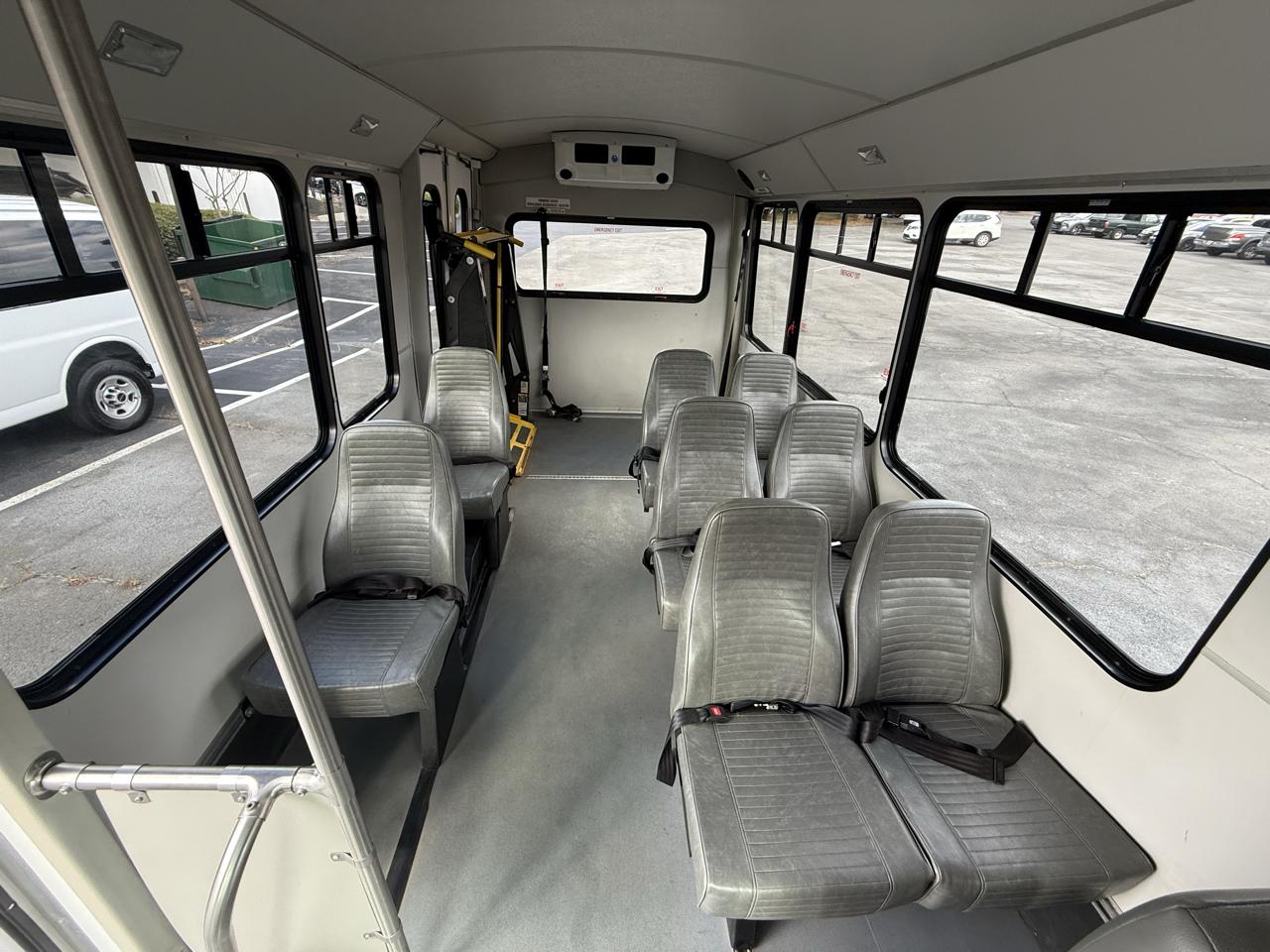 Ford Econoline Commercial Cutaway E-350 Super Duty 138" DRW 2016