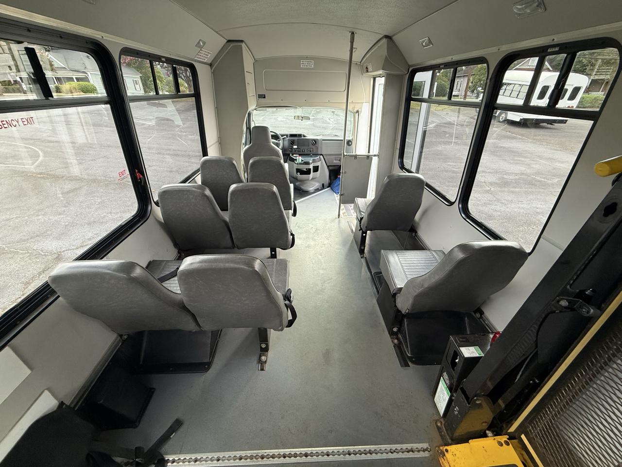 Ford Econoline Commercial Cutaway E-350 Super Duty 138" DRW 2016