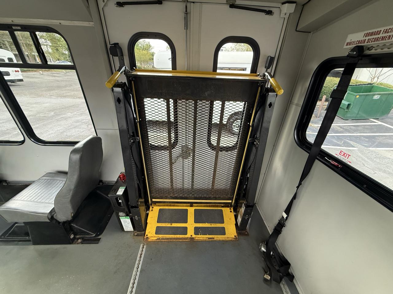 Ford Econoline Commercial Cutaway E-350 Super Duty 138" DRW 2016