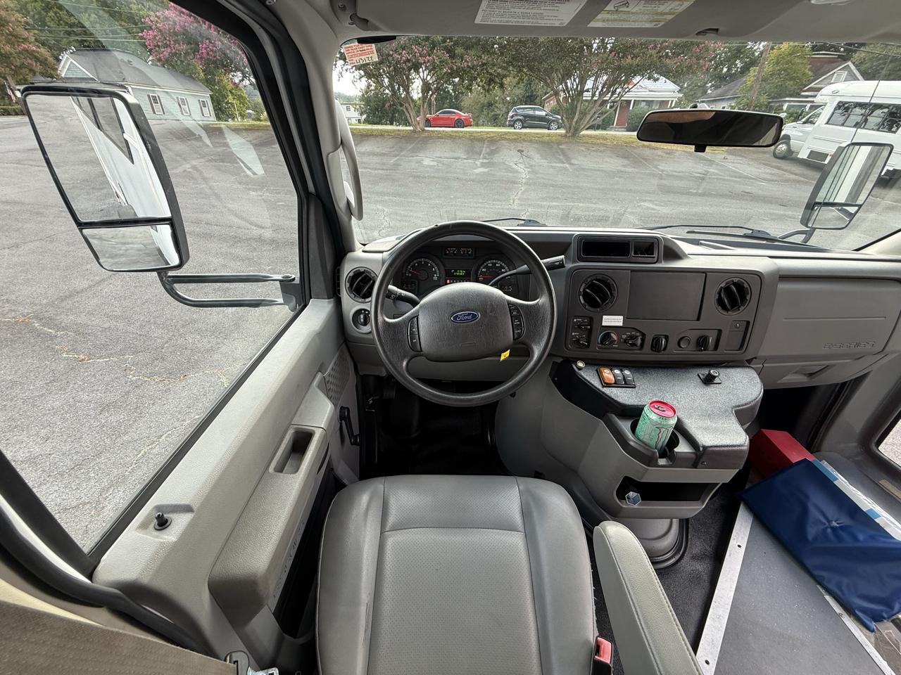 Ford Econoline Commercial Cutaway E-350 Super Duty 138" DRW 2016