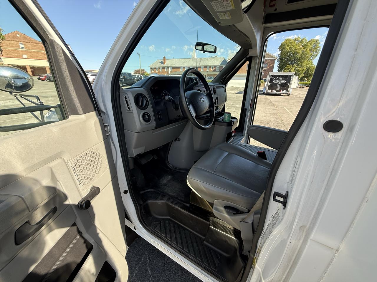 Ford E-Series Cutaway E-350 SRW 138" WB 2019