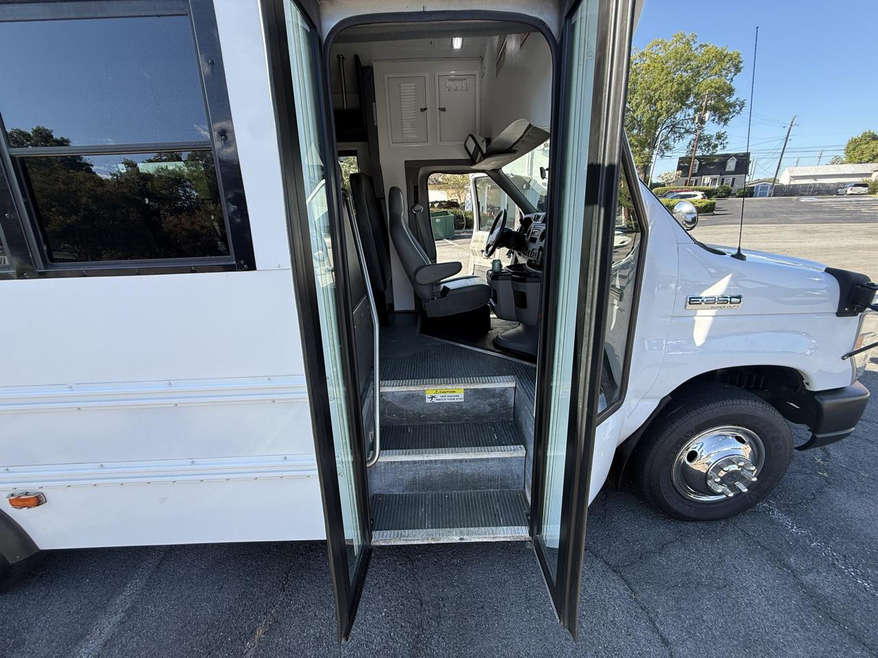Ford E-Series Cutaway E-350 SRW 138" WB 2019