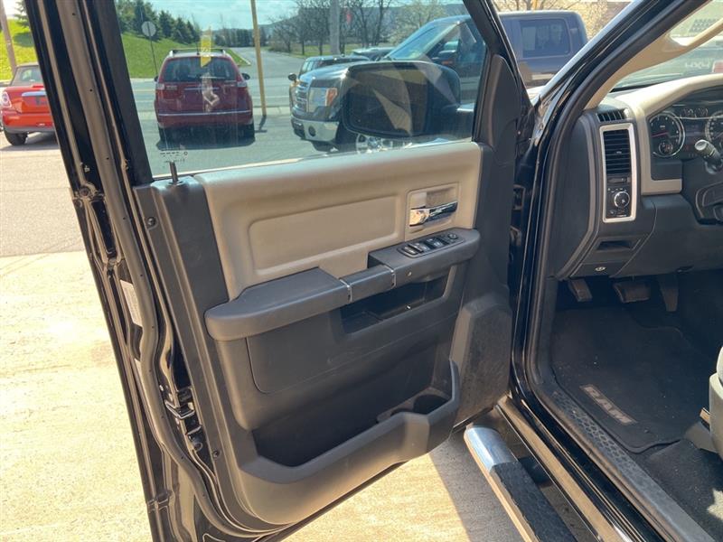 RAM 1500 SLT Quad Cab 4WD 2012