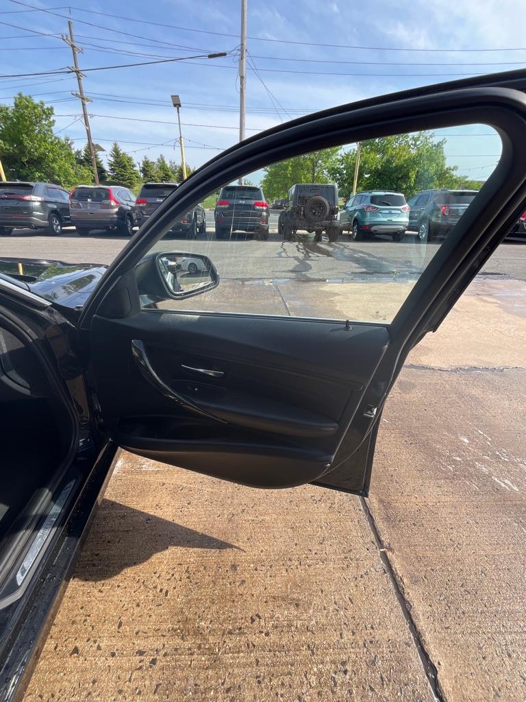 BMW 3-Series 328i xDrive Sedan 2013