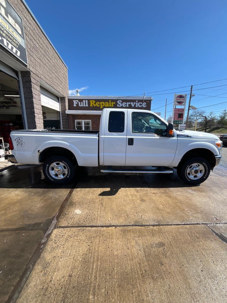 Ford F-250 SD XL SuperCab 4WD 2011